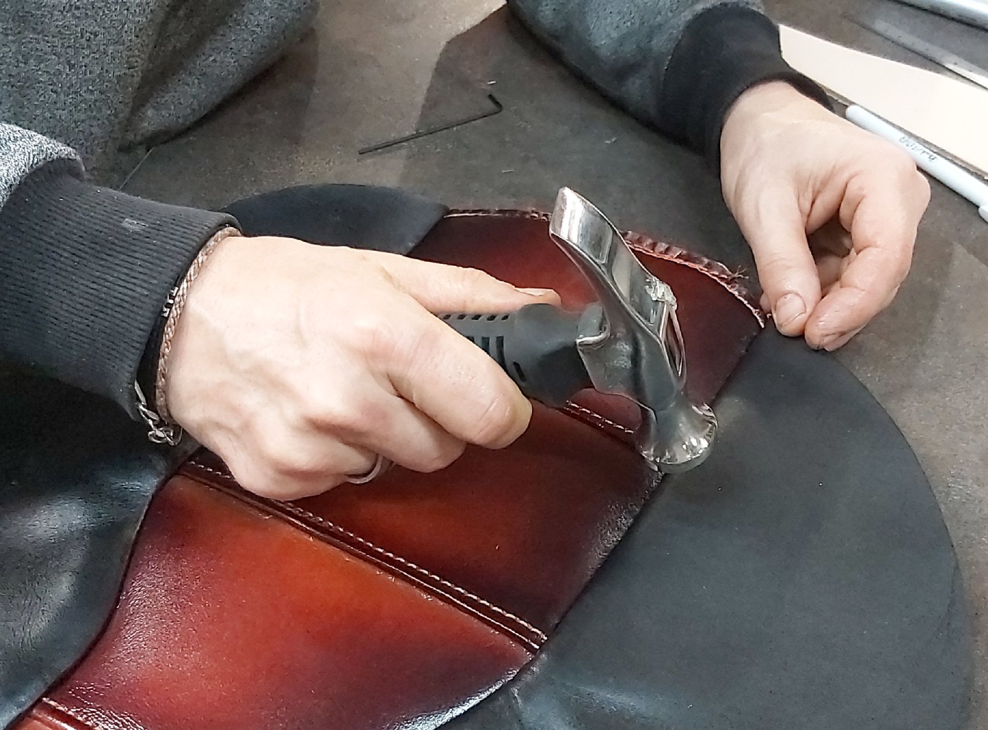 L'atelier de sellerie custom de Myleatherbikes - Selle personnalisation et sur mesure