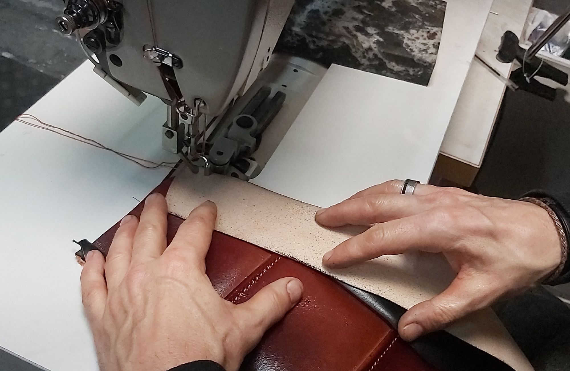 L'atelier de sellerie custom de Myleatherbikes - Selle personnalisation et sur mesure